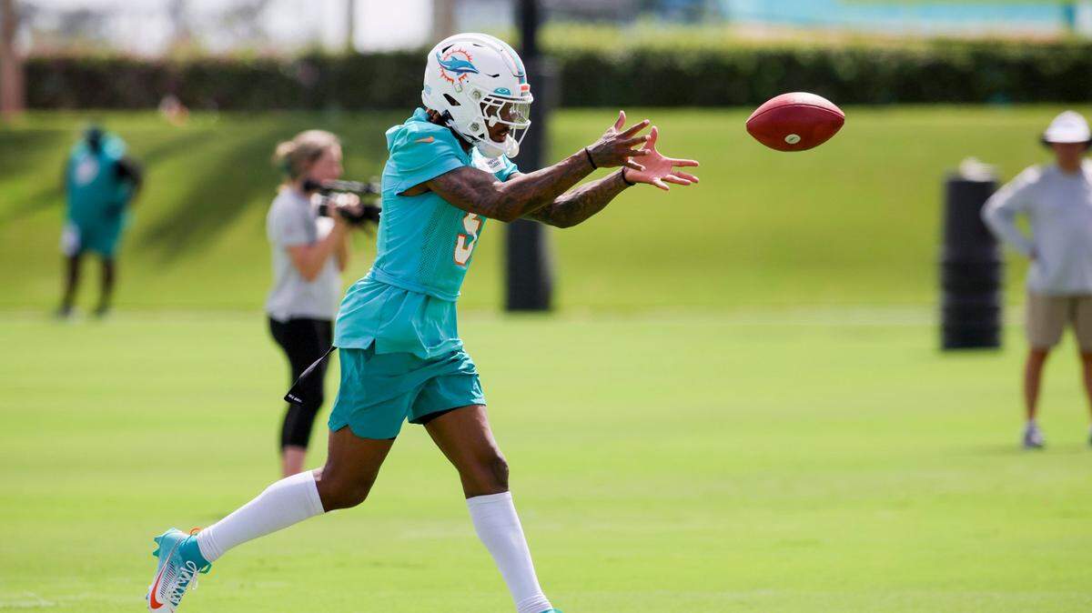 El cornerback de los Dolphins Jalen Ramsey durante el entrenamiento con el equipo este jueves 27 de julio de 2023, en el Baptist Health Training Facility en Miami Gardens, Florida.