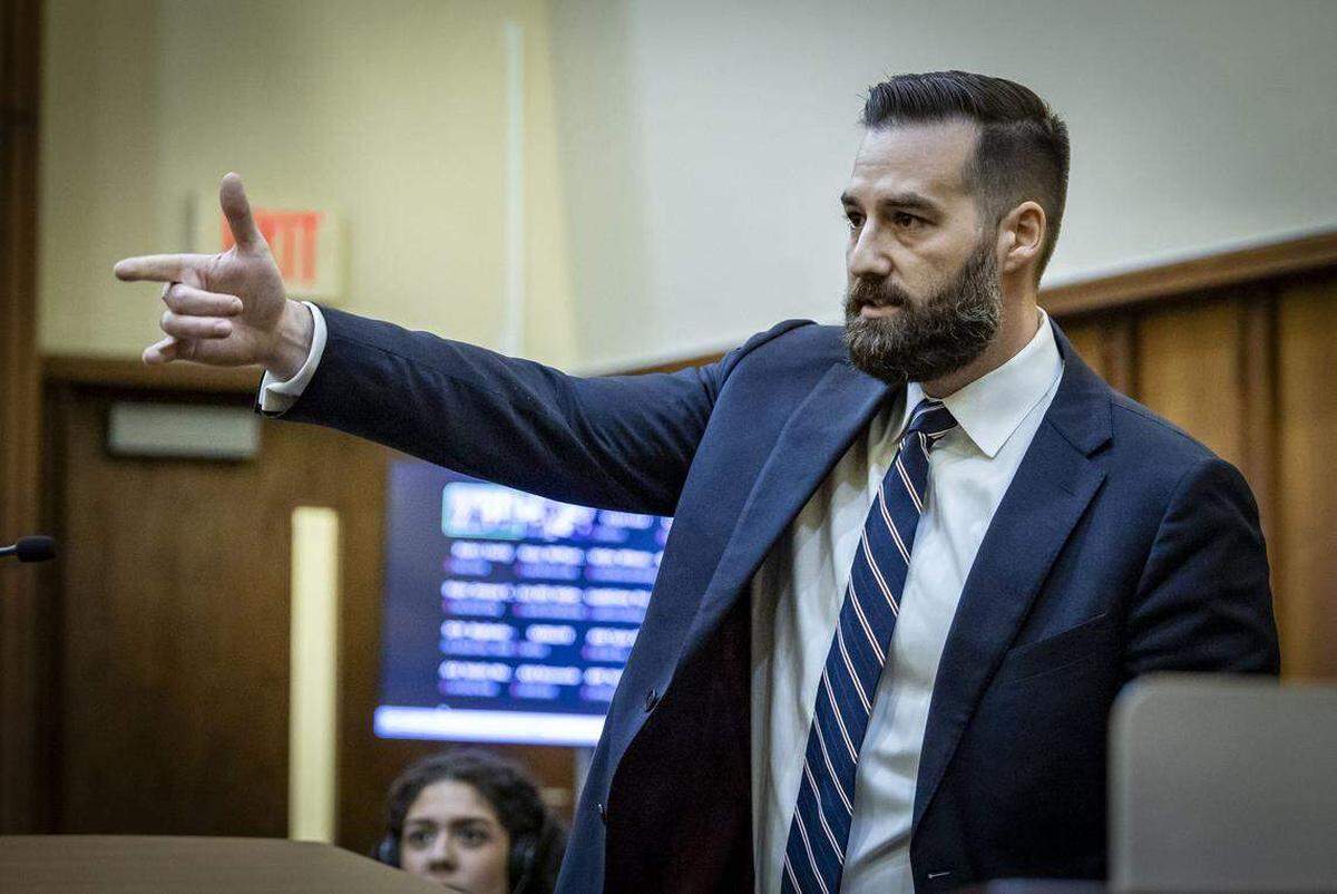 El fiscal Alex Bergida, presenta sus argumentos finales en el juicio por homicidio de Daisy Link, quien acaparó titulares por quedar embarazada mientras estaba detenida en el TGK. Link está acusada de dispararle fatalmente en la pierna a su pareja de muchos años en Homestead.