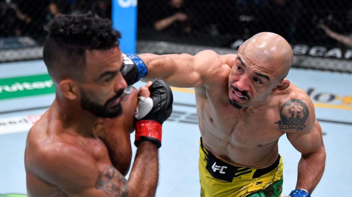 José Aldo (der.) dio otro paso hacia su objetivo final de convertirse en campeón de peso gallo con una actuación ante otro “joven león’’ de las 135 libras al vencer a Rob Font en la pelea principal del evento UFC Vegas 44.