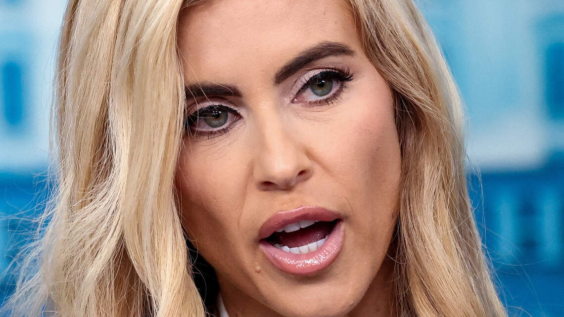 Surgen dudas sobre las credenciales de Katie Zacharia, nueva portavoz de Trump