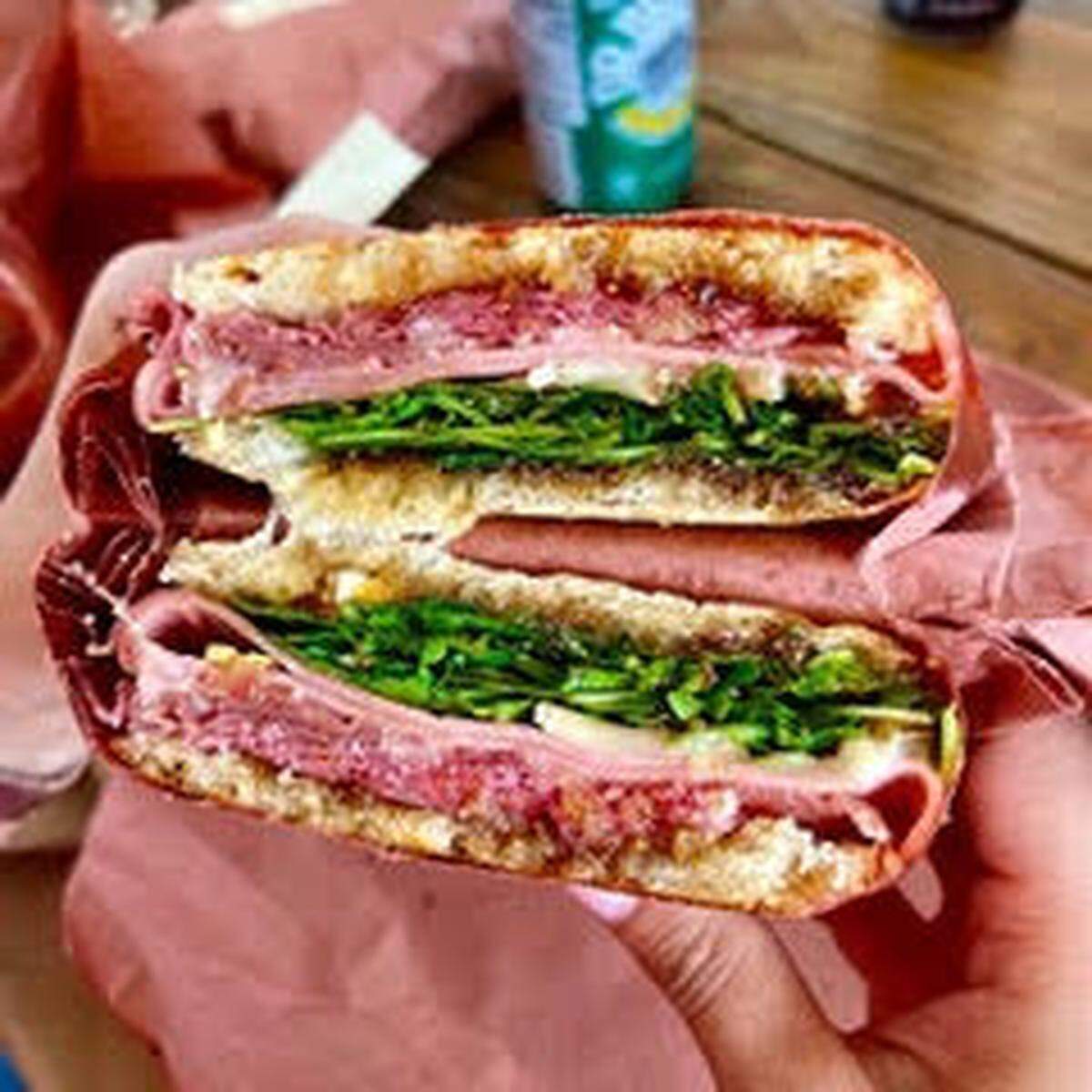 La pequeña sandwichería italiana se encuentra en un complejo de apartamentos de Coral Gables.