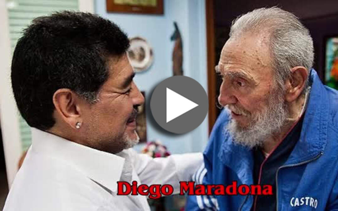El ex futbolísta argentino Diego Armando Maradona, durante un encuentro con Fidel Castro, en la casa del ex líder cubano. 