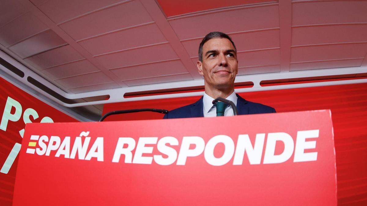 El presidente del Gobierno y líder del PSOE, Pedro Sánchez, en rueda de prensa tras la primera reunión de la Ejecutiva de este partido después de la salida de Santos Cerdán como secretario de Organización a consecuencia del contenido de un informe de la UCO, este lunes en Madrid. Sánchez ha asegurado que su partido es una “organización limpia” que nunca va a actuar como el PP en materia de corrupción y, por tanto, “no va a perseguir a denunciantes ni destruir pruebas a martillazos”.