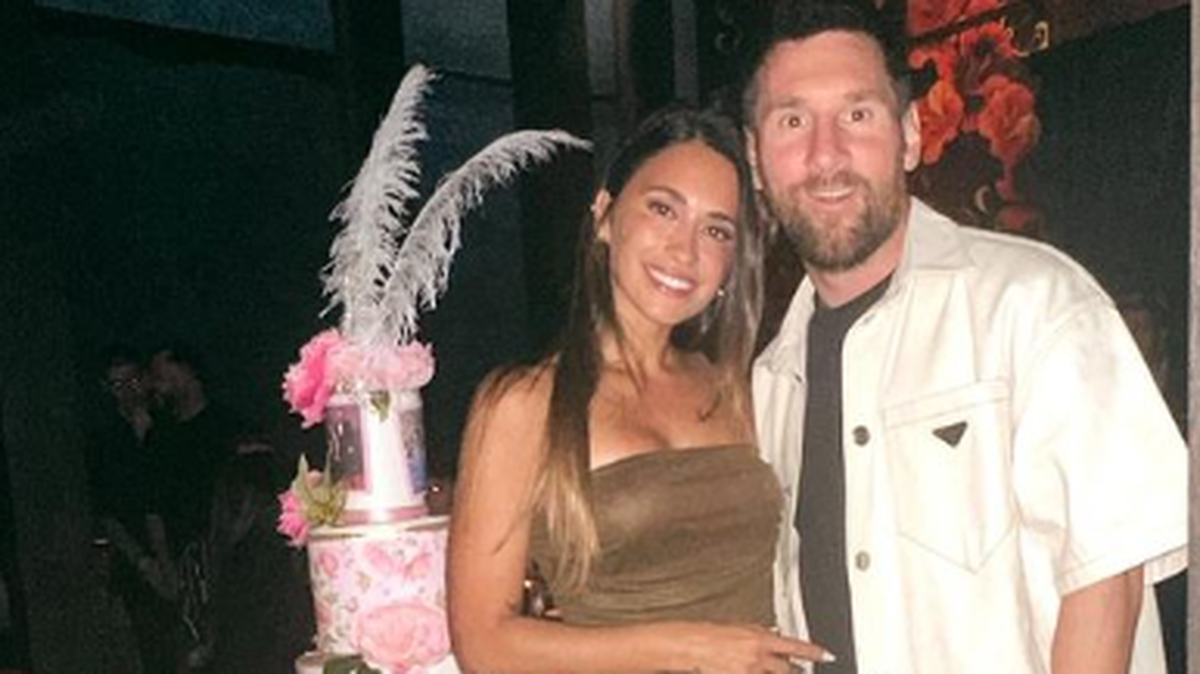 Leo Messi y Antonela Roccuzzo posan en el restaurante Gekko, el sábado 2 de marzo de 2024 en Miami.