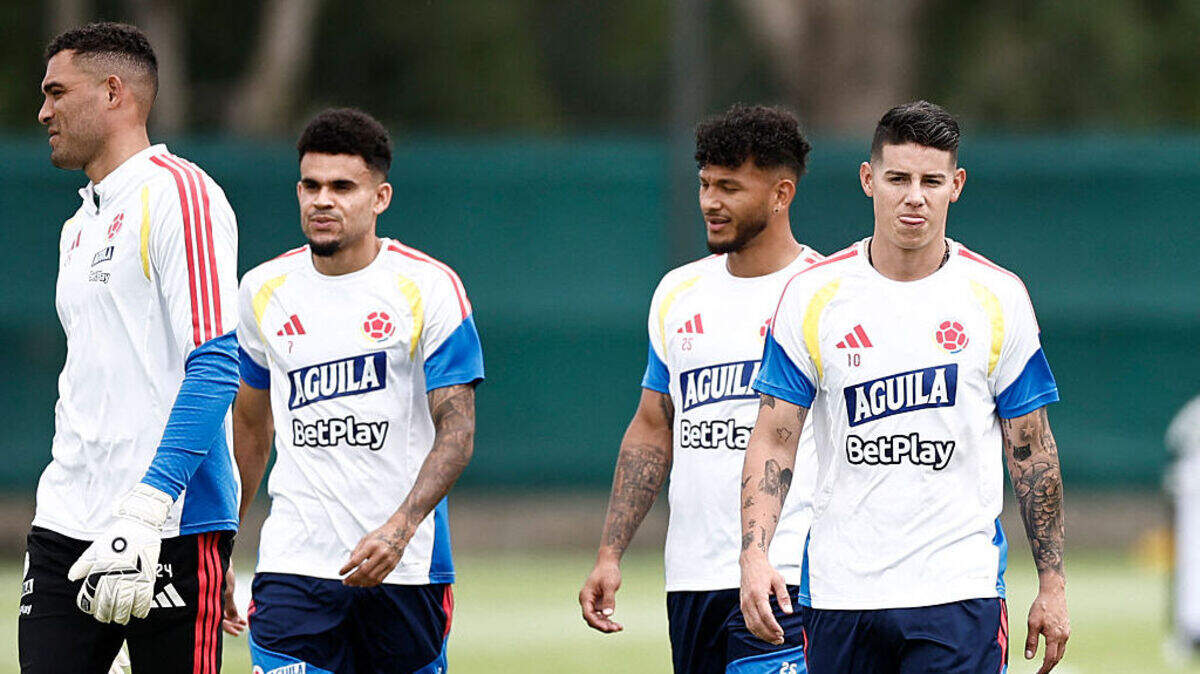Los jugadores de Colombia Álvaro Montero, Luis Díaz, Luis Suárez y James Rodríguez (de izq. a der.) participan en un entrenamiento, el 15 de junio de 2026 en Guadalajara, México.