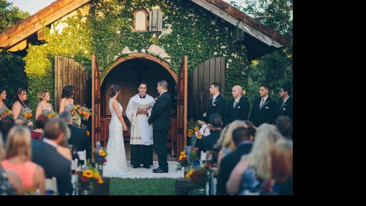 Matrimonio de Jackie y Kenny Soma en Estancia Culinaria, un lugar de bodas en Redland. 