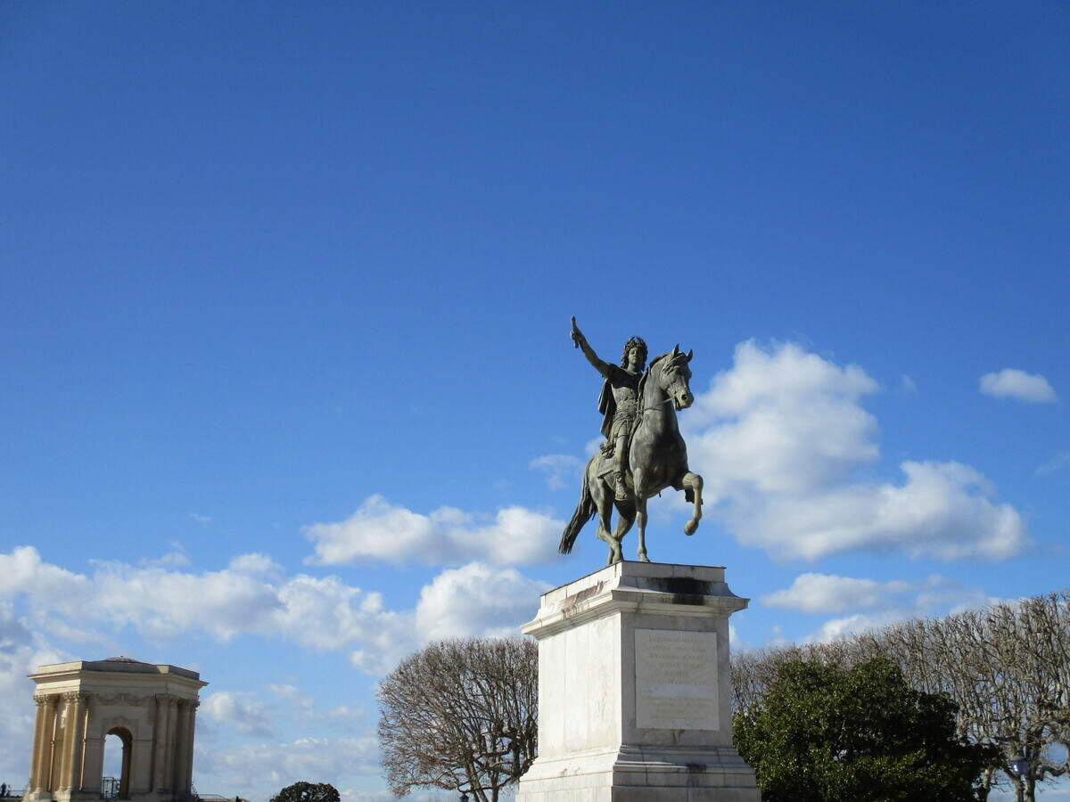 La estatua ecuestre de Luis XIV en el paseo del Peyrou.