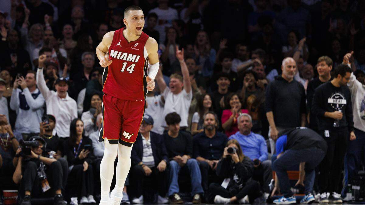 El escolta del Heat Tyler Herro reacciona tras anotar una canasta en el partido ante los Mavericks de Dallas, celebrado el 24 de noviembre de 2025 en Miami.
