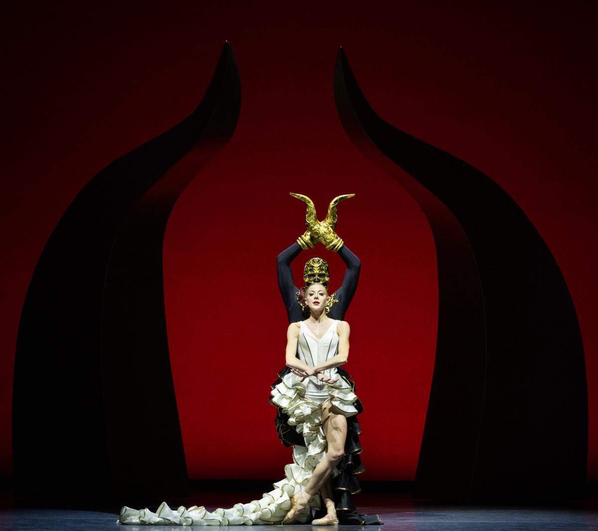 Cameron Catazaro y Dawn Atkins en “Carmen”, coreografía de Annabelle López Ochoa.