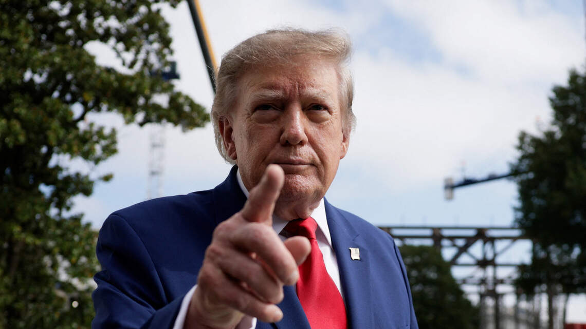 Trump llama “estúpido” a Obama por burlarse de sus reformas en la Casa Blanca