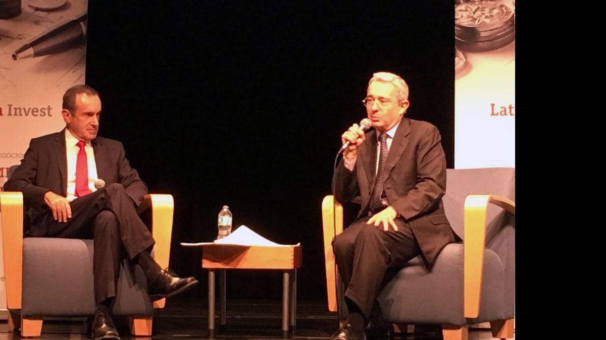  Andrés Oppenheimer, conversa con Álvaro Uribe sobre el proceso de paz en su país, la situación política en Venezuela y el resto de América Latina.