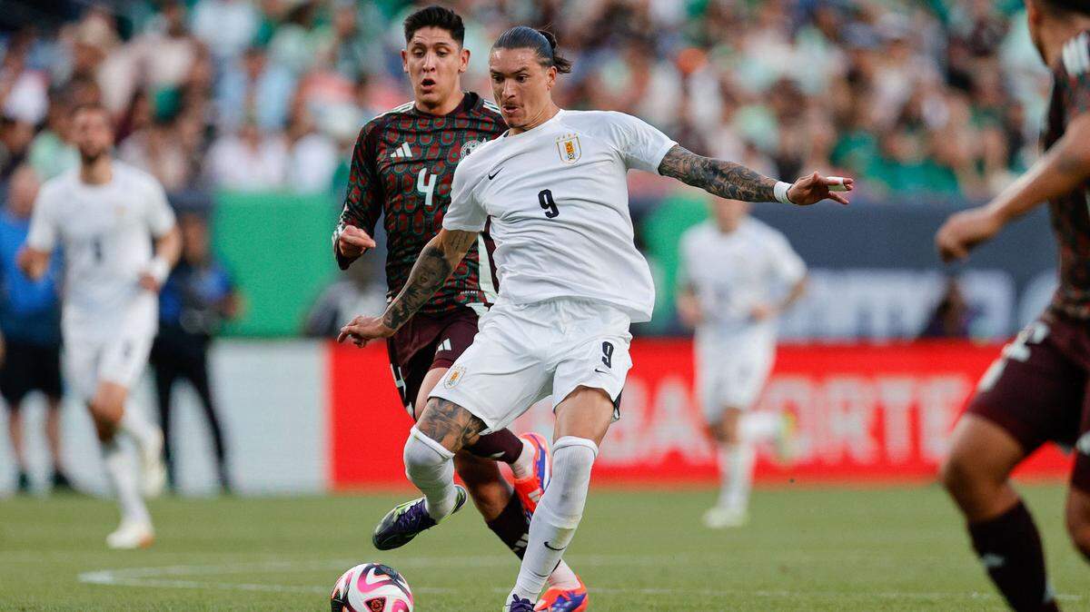 El delantero Darwin Núñez, del Liverpool inglés, anotó este miércoles tres goles para liderar el ataque de Uruguay en la victoria 4-0 sobre México en un amistoso en Denver, Estados Unidos, antes del inicio de la Copa América.