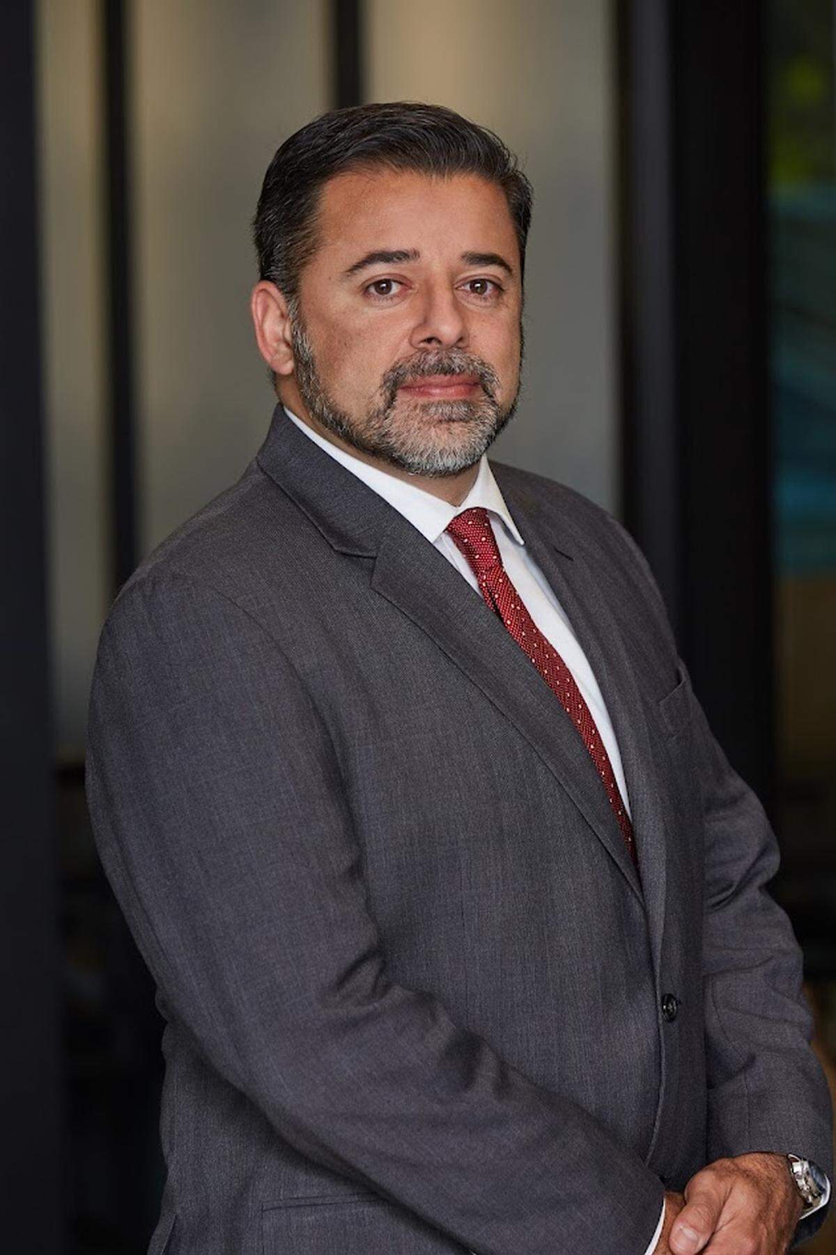 El abogado Franchesco “Frank” Soto, experto en leyes de construcción en la firma miamense Haber Law, aconseja a los que vayan a comprar un condominio pedir los informes de las inspecciones estructurales que exige la ley y el estado de las finanzas de la asociación de propietarios, para ver si cuentan con reservas para reparaciones.