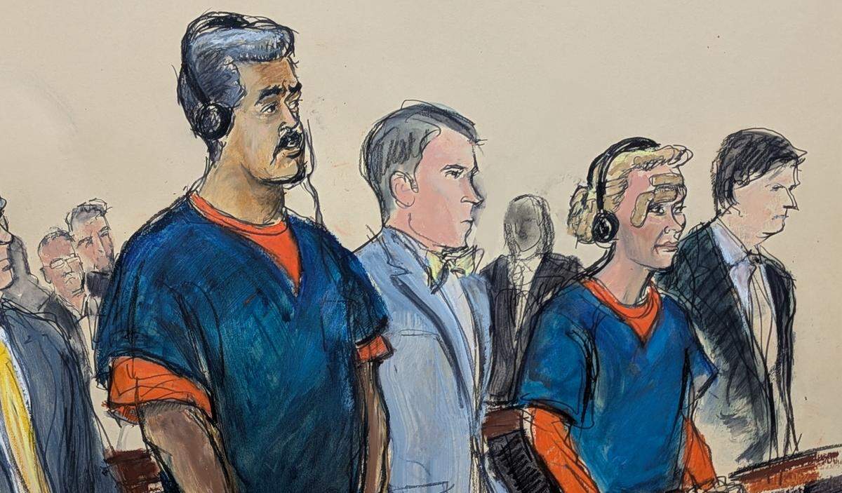 El exmandatario venezolano Nicolás Maduro (izq,) y su esposa, Cilia Flores, comparecen ante un tribunal federal de Manhattan junto a sus abogados defensores, Mark Donnelly, segundo desde la izquierda, y Andrés Sánchez, el lunes 5 de enero de 2026, en Nueva York.