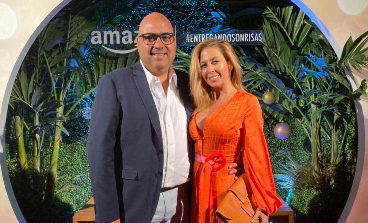 Stephanie Himonidis, más conocida como Chiquibaby, junto a su esposo, el programador Gerardo López.