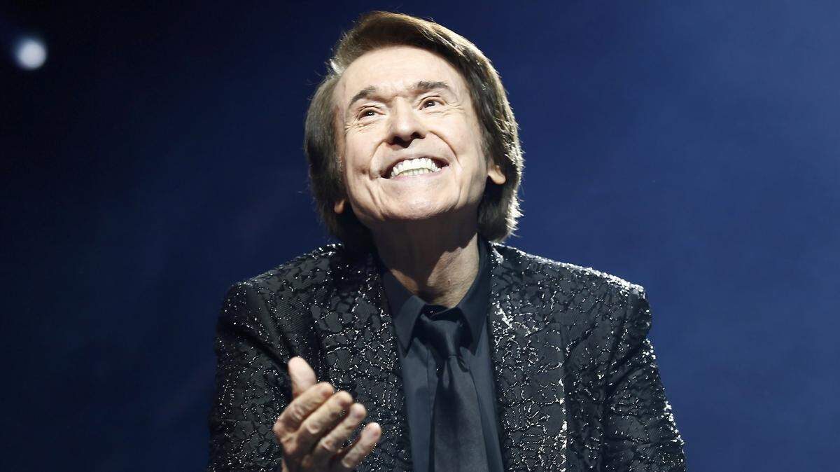 Raphael durante su concierto en el Wizink Center en Madrid (España), a 19 de diciembre de 2020.