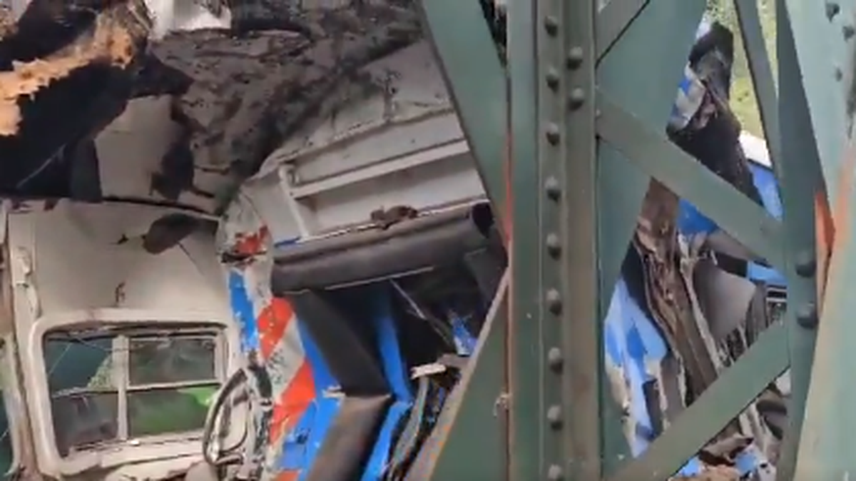 Al menos 30 personas fueron hospitalizadas, dos de ellas con heridas graves trasladadas en helicóptero, por un choque de trenes ocurrido este viernes en Buenos Aires, reportaron autoridades del servicio de emergencias de la ciudad. 