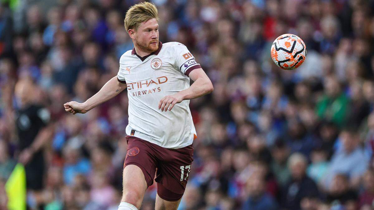 El volante del Manchester City Kevin De Bruyne estará fuera de acción entre “tres o cuatro meses” debido a una recaída de una lesión en los isquiotibiales, informó el martes el técnico Pep Guardiola.