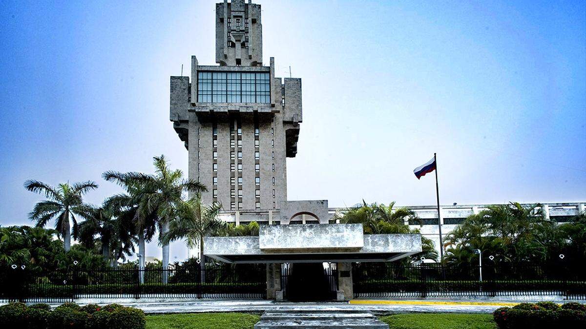 Imagen de archivo de la embajada de Rusia en La Habana, Cuba. La sede diplomática de Moscú invitó a cubanos a un evento el jueves 31 de julio en el cine Acapulco. 