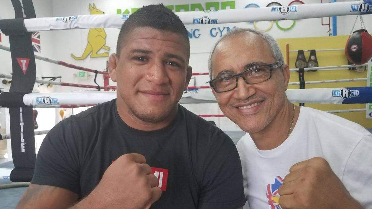 JORGE RUBIO junto con Gilbert Burns en un gimnasio de Miami.