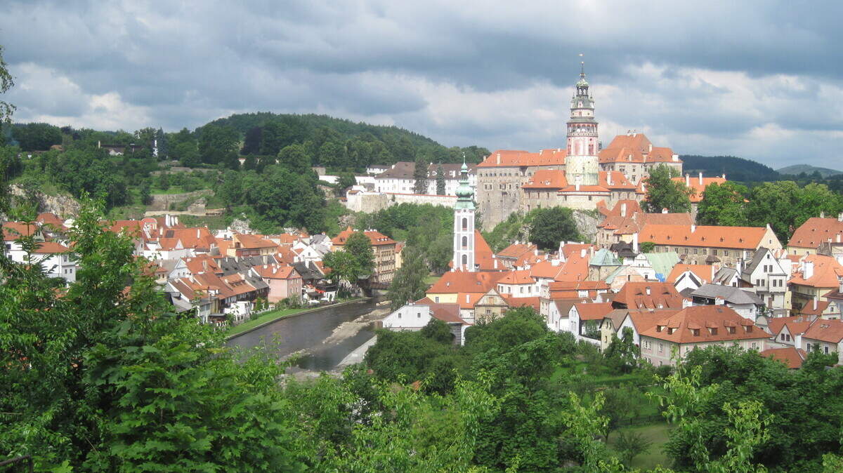 Cesky Krumlov, localizada en una hermosa región de Bohemia Meridional, cerca de la frontera con Austria. 