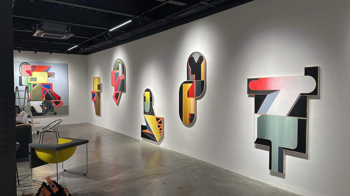 Obras en sala. de la exposición “Néstor Arenas. Moodulart. Fragmentos de un futuro imaginado”.