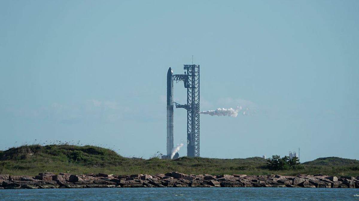 SpaceX's Starship rocket 38 is seen before launching during the 11th test flight on October 13, 2025 as seen from South Padre Island in Texas. (Photo by Gabriel V. Cardenas / AFP) (Photo by GABRIEL V. CARDENAS/AFP via Getty Images)
