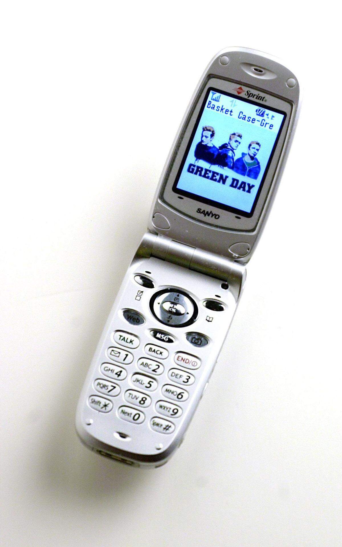 Lo inesperado es que estos teléfonos también interesan a los milenials, la generación Z y los centenials, justamente para alejarse de ciertas aplicaciones que terminan absorbiendo su día a día.