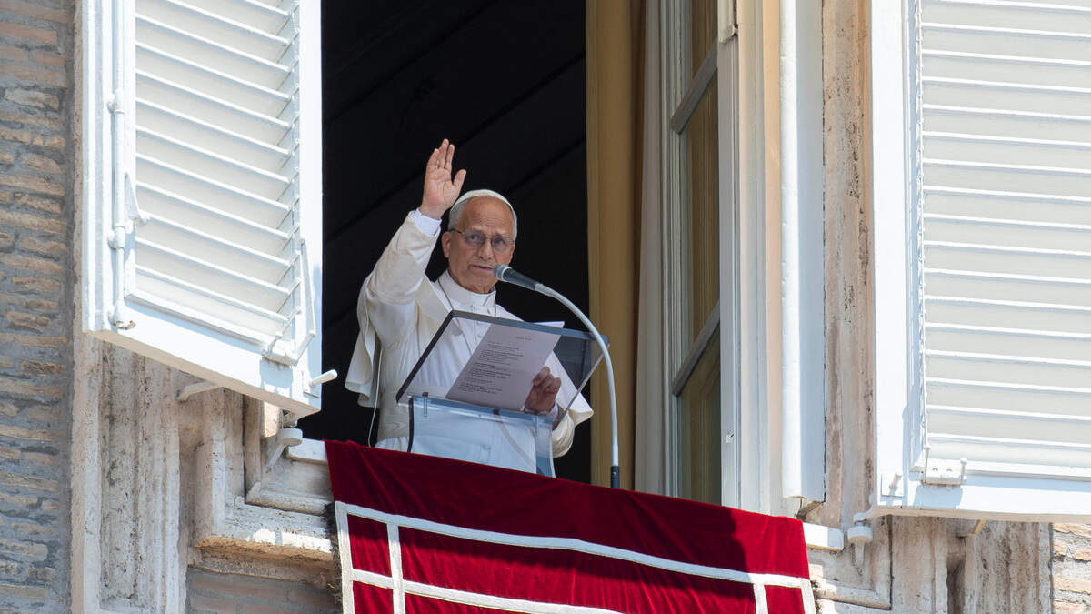 El papa León dirige la oración del Ángelus desde una ventana del Palacio Apostólico del Vaticano, el domingo 28 de junio de 2026.