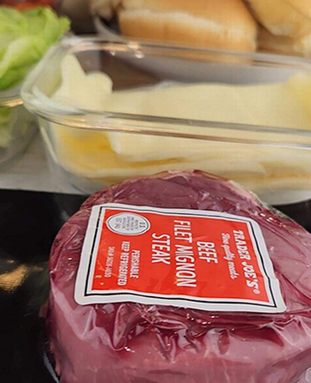 Es una buena opción comprar la carne en Trader´s Joe. Salen 4 filetes.