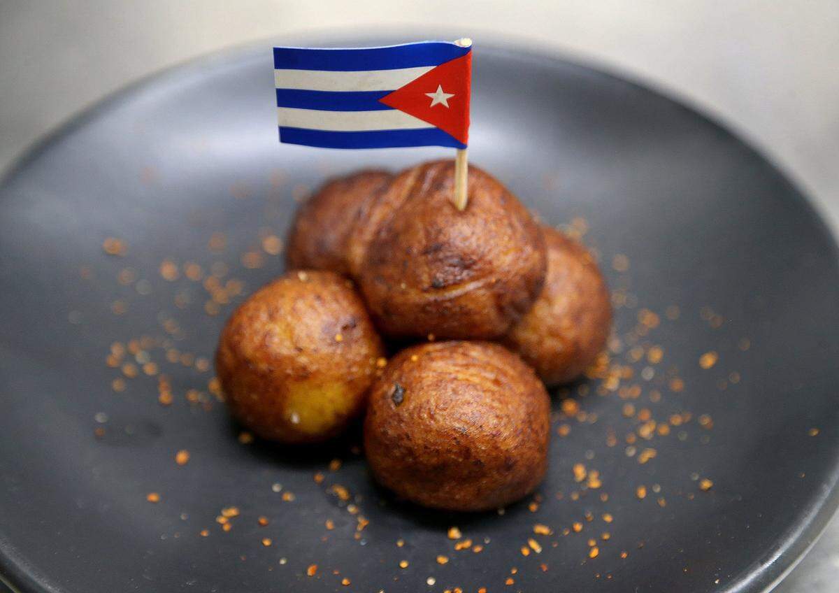 Bolitas de Platano rellenas de picadillo — plantain balls filled with ground beef — from Caja Caliente in Coral Gables.