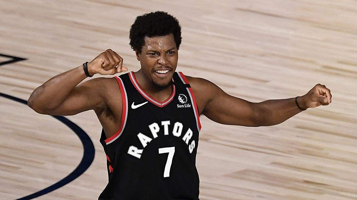 El armador de los Raptors de Toronto Kyle Lowry reacciona tras una jugada en el partido ante los Celtics de Boston, el 3 de septiembre de 2020 en Orlando, Florida.
