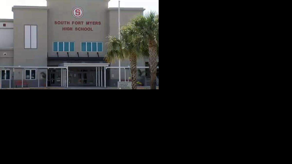 Dieciséis estudiantes de una secundaria ubicada en el suroeste de la Florida fueron castigados por participar en actos sexuales dentro de un baño de la escuela.