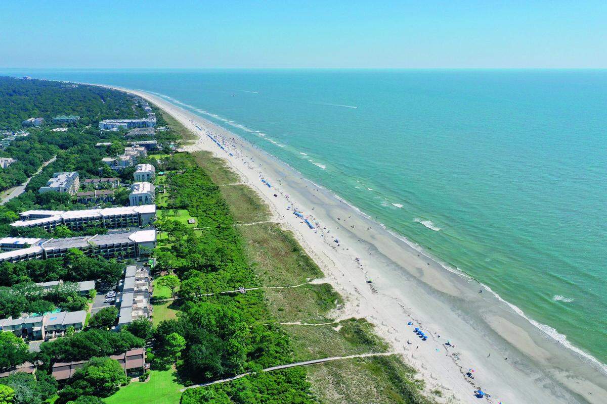 Vista aérea de la playa Coligny en la isla de Hilton Head, en la región de Lowcountry Carolina del Sur y Georgia.