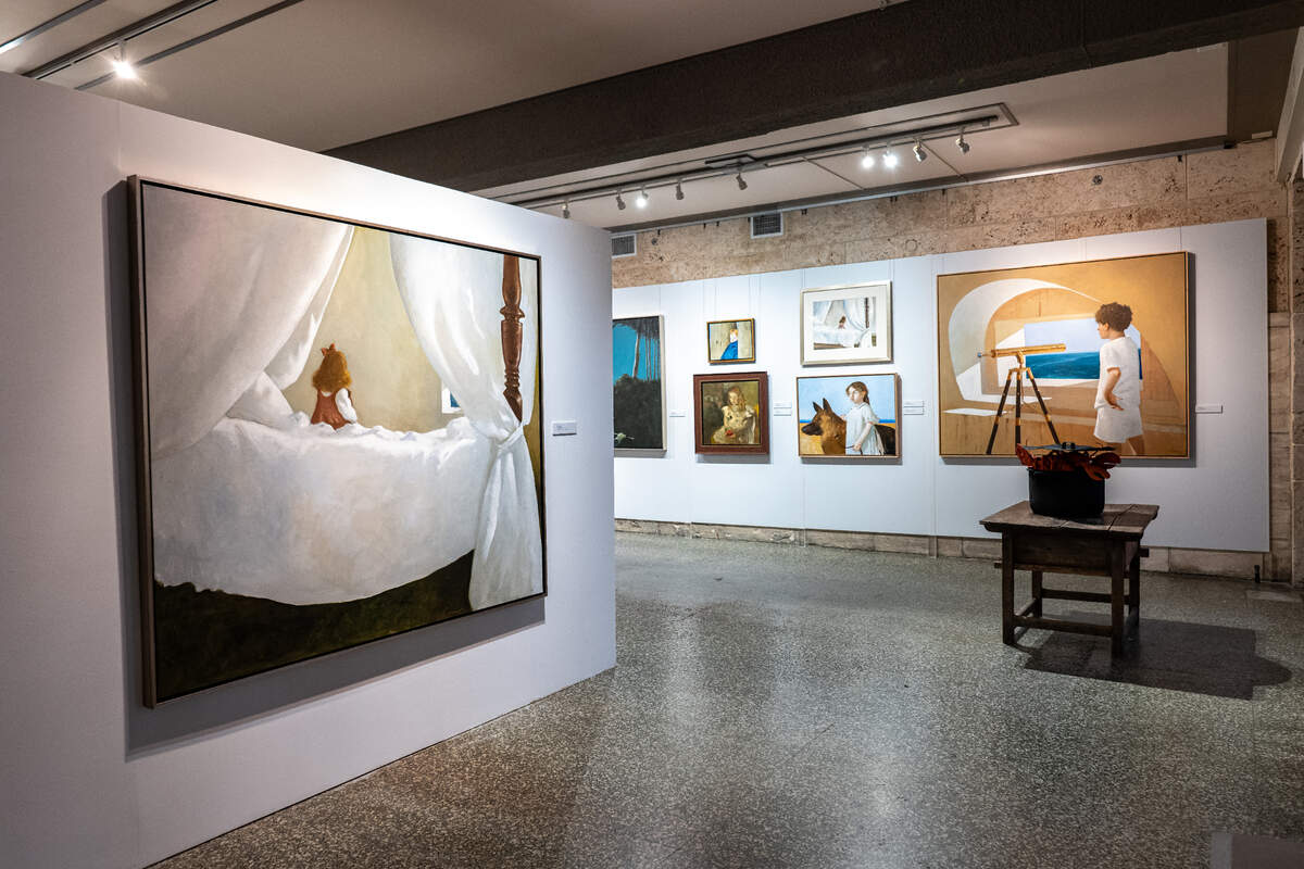 Vista de la sala de exhibiciones del Coral Gables Museum.