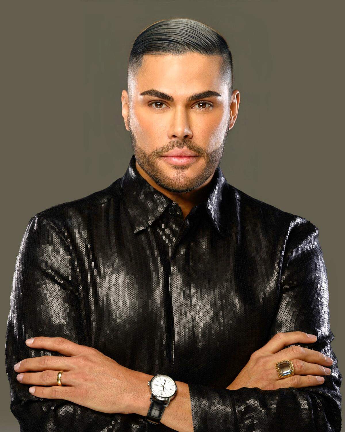El diseñador y abogado venezolano Prince Julio César, dueño de la franquicia de Miss Universe Cuba, convocó a las audiciones que se celebran este viernes 27 de marzo de manera virtual.