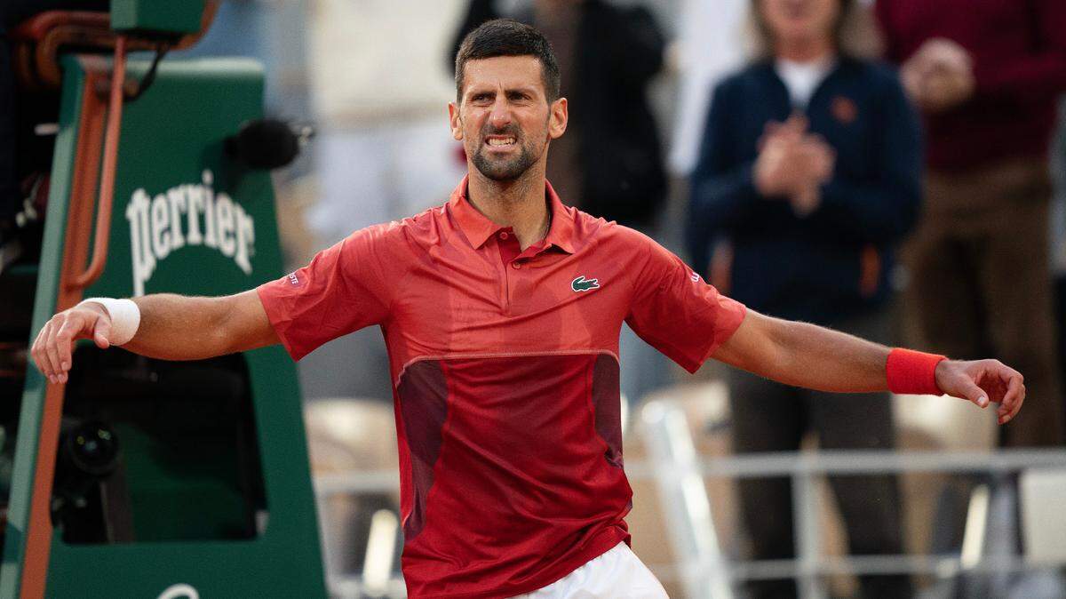 Novak Djokovic, operado del menisco derecho hace tres semanas, firmó un convincente debut en Wimbledon, este martes al batir con autoridad al checo Vit Kopriva (123º), 6-1, 6-2 y 6-2, en menos de dos horas.