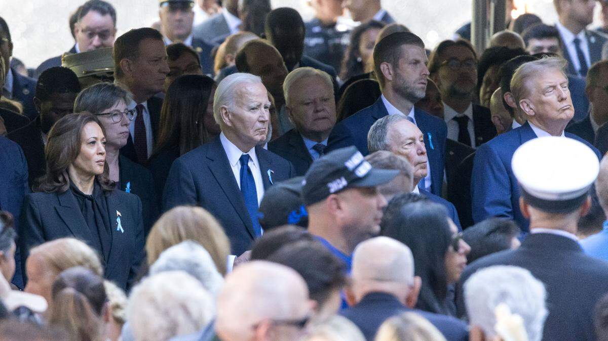 El presidente Joe Biden (centro) encabeza la ceremonia en homenaje a las víctimas del ataque terrorista del 11 de septiembre de 2001, acompañado por la vicepresidenta Kamala Harris y el expresidente Donald Trump, el miércoles 11 de septiembre de 2024 en Nueva York.