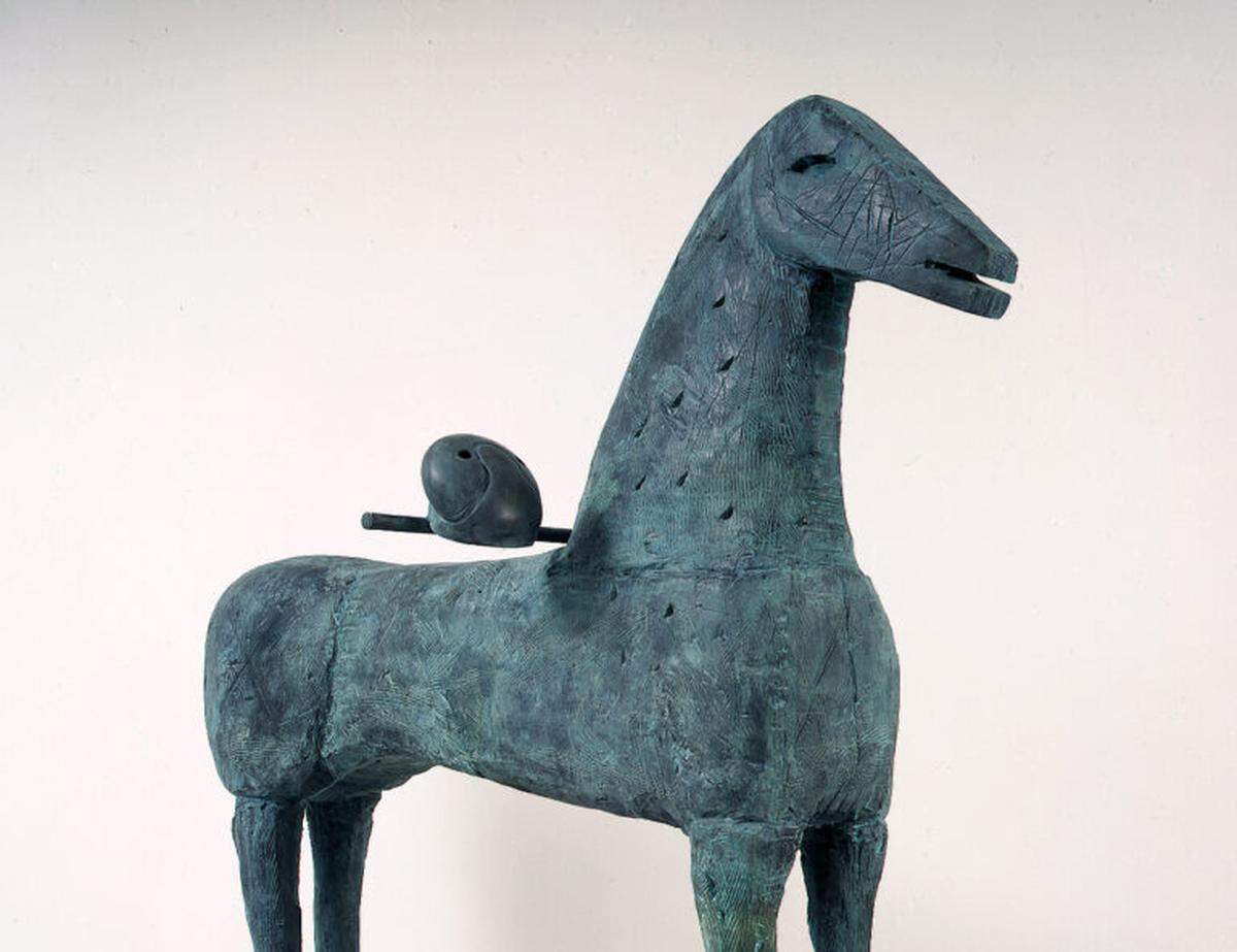  “Architettura”, 2005, de Mimmo Paladino. Escultura en bronce, 84 5/8 x 78 x 30 ¾ pulgadas. 