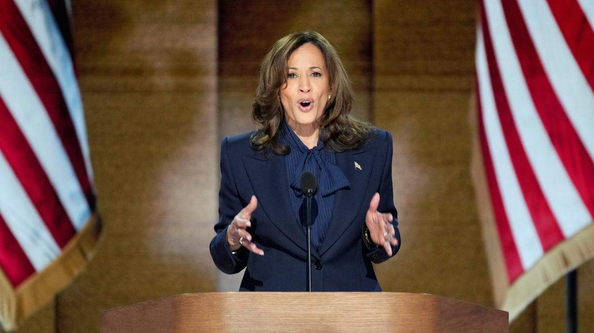 La vicepresidenta Kamala Harris habla en el último día de la Convención Nacional Demócrata, el 22 de agosto de 2024 en Chicago.