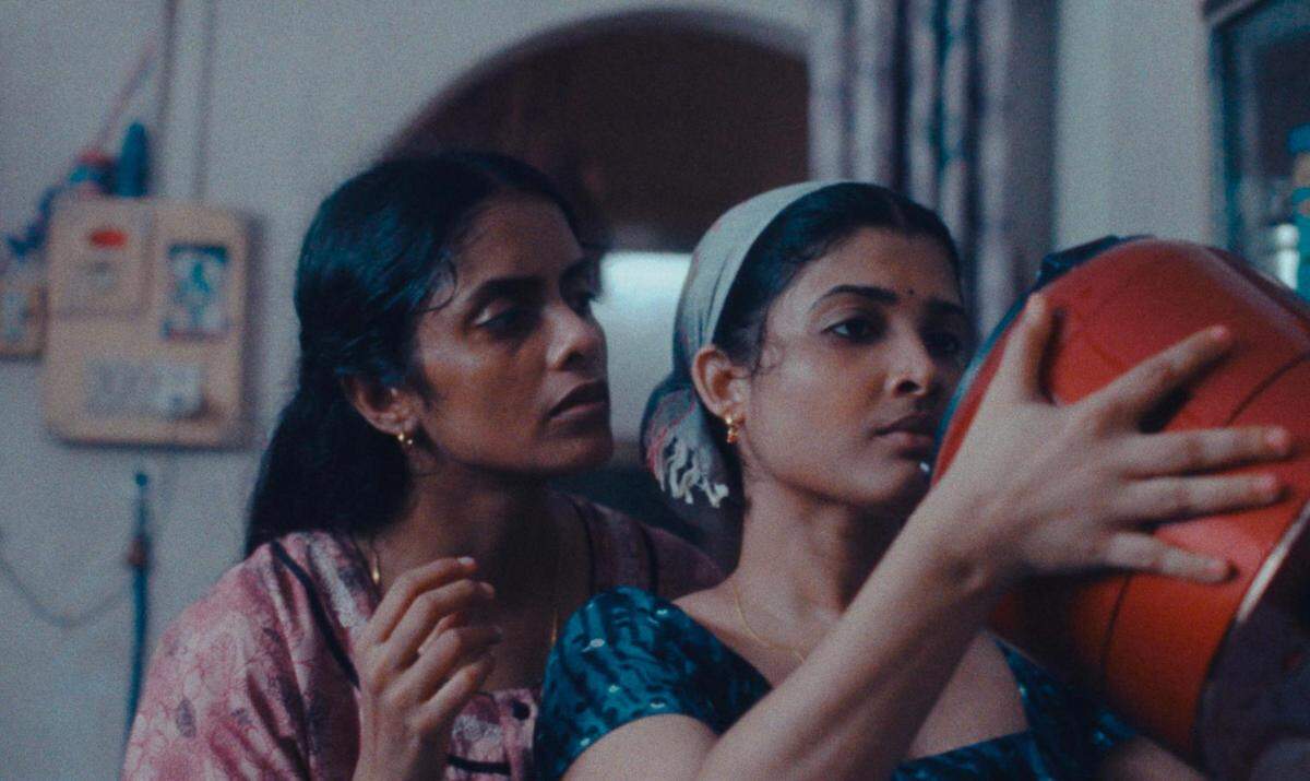 En Coral Gables Art Cinema ‘All We Imagine as Light’ (2024) drama que sigue la vida de las enfermeras malayas Prabha y Anu que en la ciudad de Mumbai.