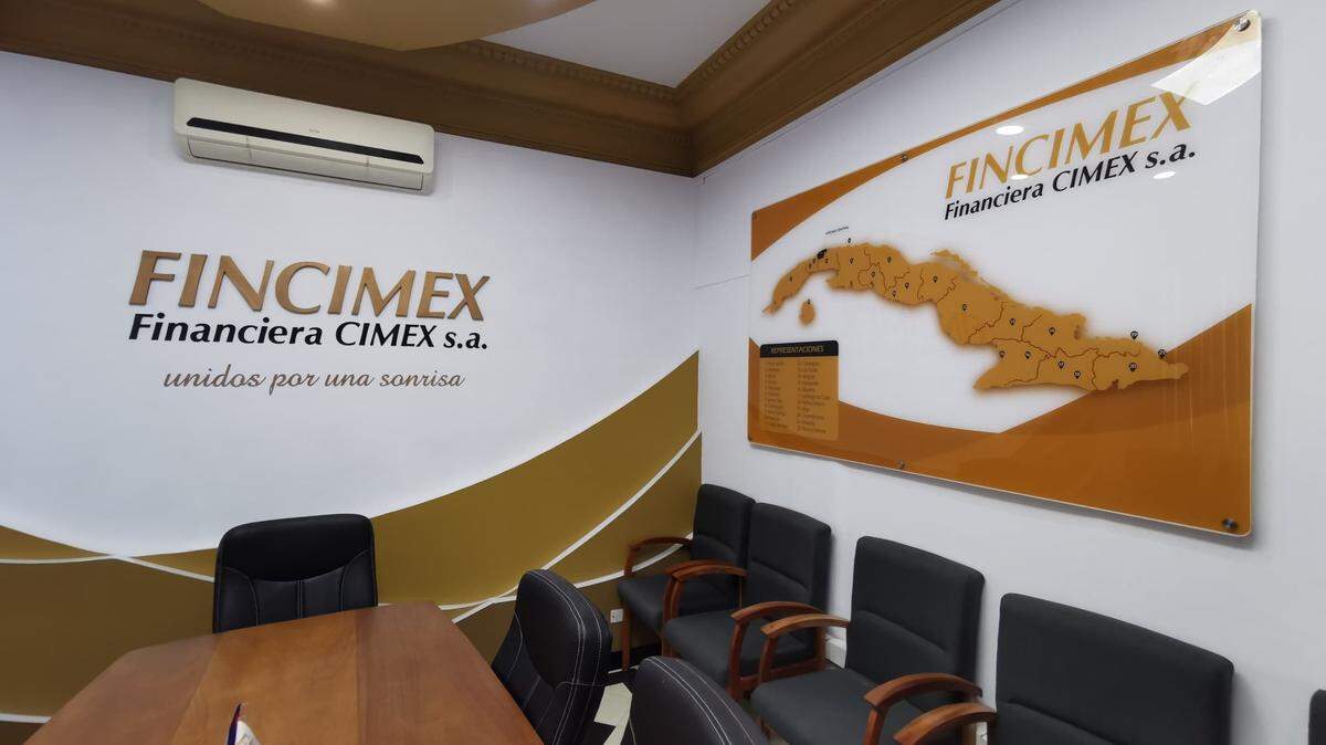 Una oficina de Fincimex. La empresa manejó durante años miles de millones de dólares en remesas de cubanos en el exterior.