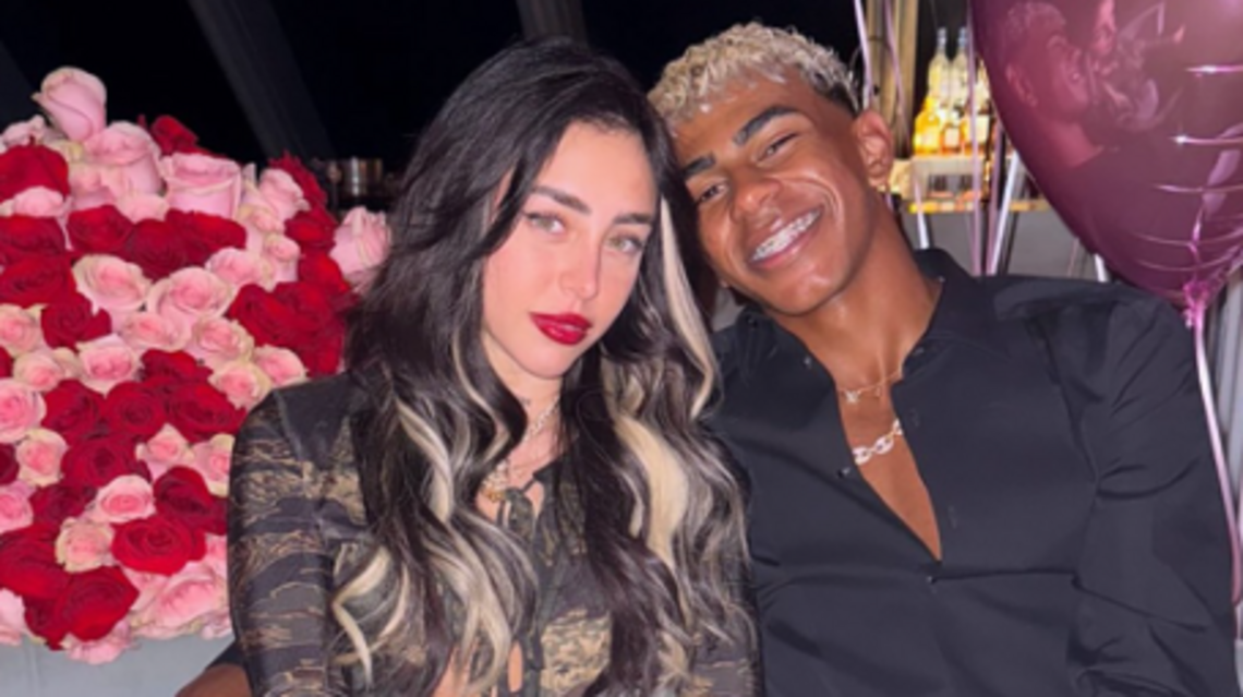 Delantero estrella de Barcelona y famosa cantante argentina confirman su romance en redes