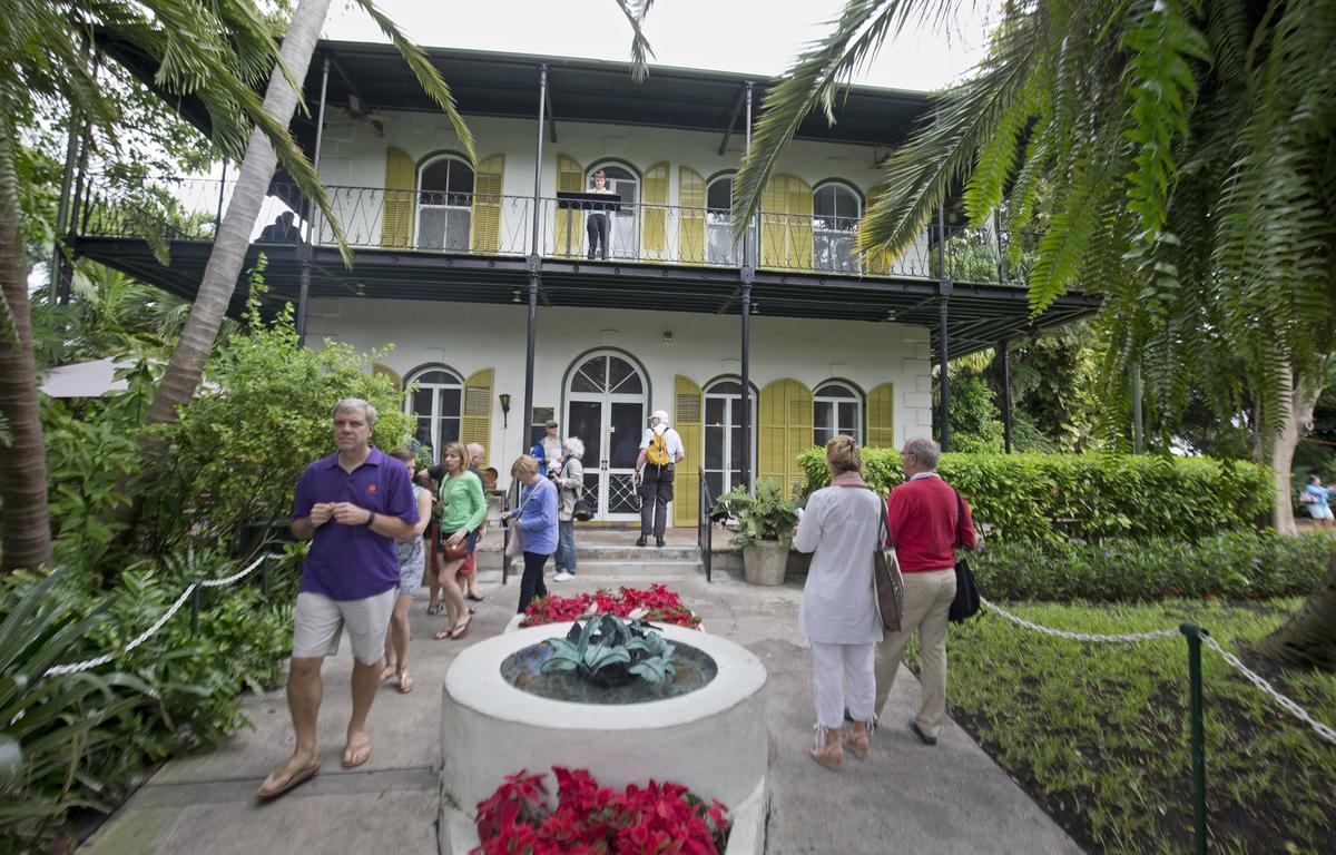 Entrada a la casa museo de Ernest Hemingway en Key West, una de las tres mansiones de Florida que viajeros de TripAdvisor calificaron entre las más bellas del país.