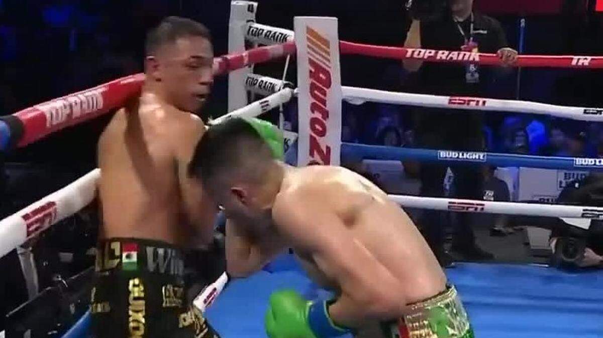 El titular mexicano de la Federación Internacional del Boxeo Luis Alberto López (I) superó por decisión unánime a un fogoso Joet González en una velada de Top Rank por ESPN
