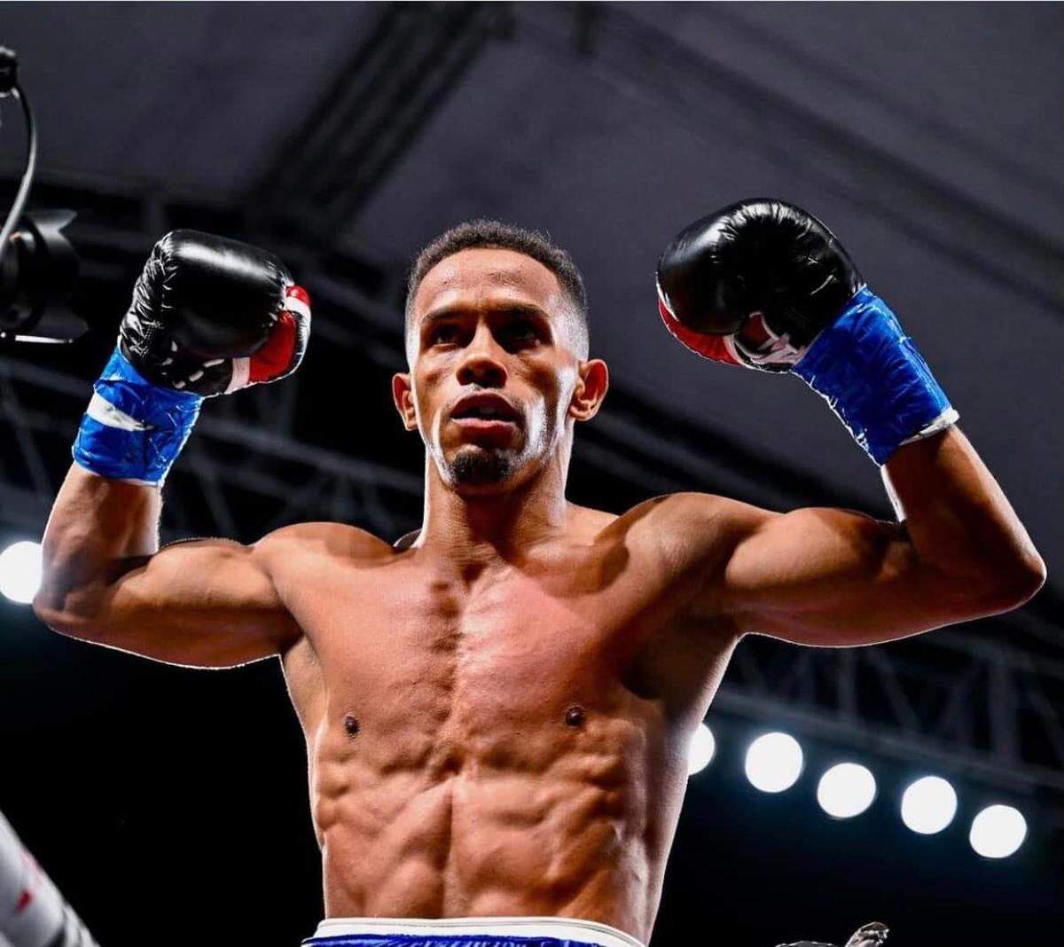 Víctor Abreu enfrentó al mexicano Maickol López en apenas su segunda pelea profesional, pero sobre el ring demostró dominio de las distancias, golpeo preciso y un aplomo que le permitió vencer a su oponente.