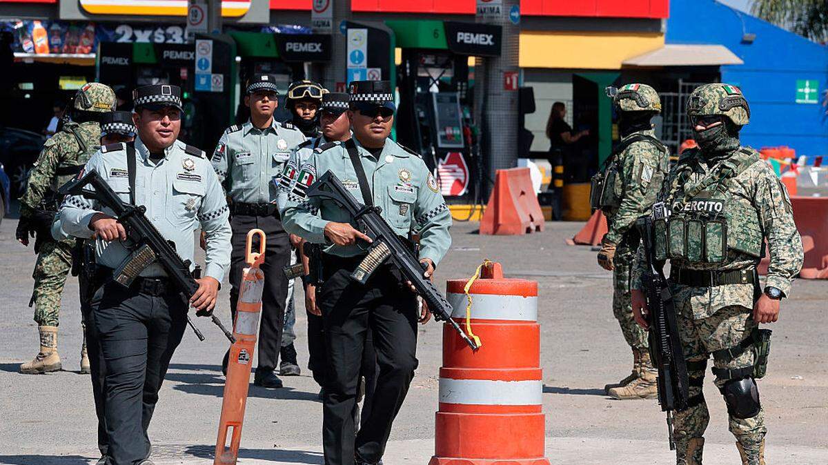 Personal de la Guardia Nacional llega a la zona interior del Aeropuerto Internacional de Guadalajara en Tlajomulco, Estado de Jalisco, México, el domingo 22 de febrero de 2026. El Ejército de México mató al poderoso capo del narcotráfico Nemesio “El Mencho” Oseguera, líder del Cártel Jalisco Nueva Generación (CJNG), y por quien EEUU ofrecía una recompensa de $15 millones.