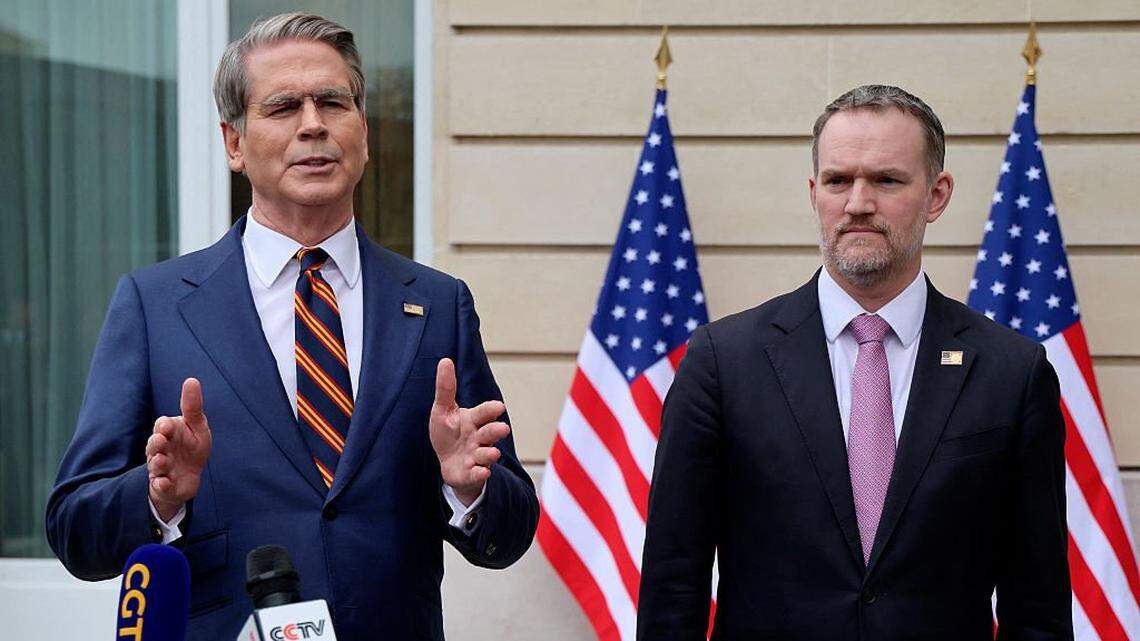 Bessent baraja desbloquear el crudo iraní y usar reservas de EEUU para frenar los precios