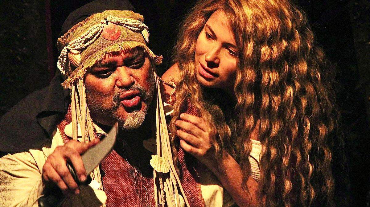 Christian Ocón y Karina Domínguez en una escena de ‘Divinas palabras’.