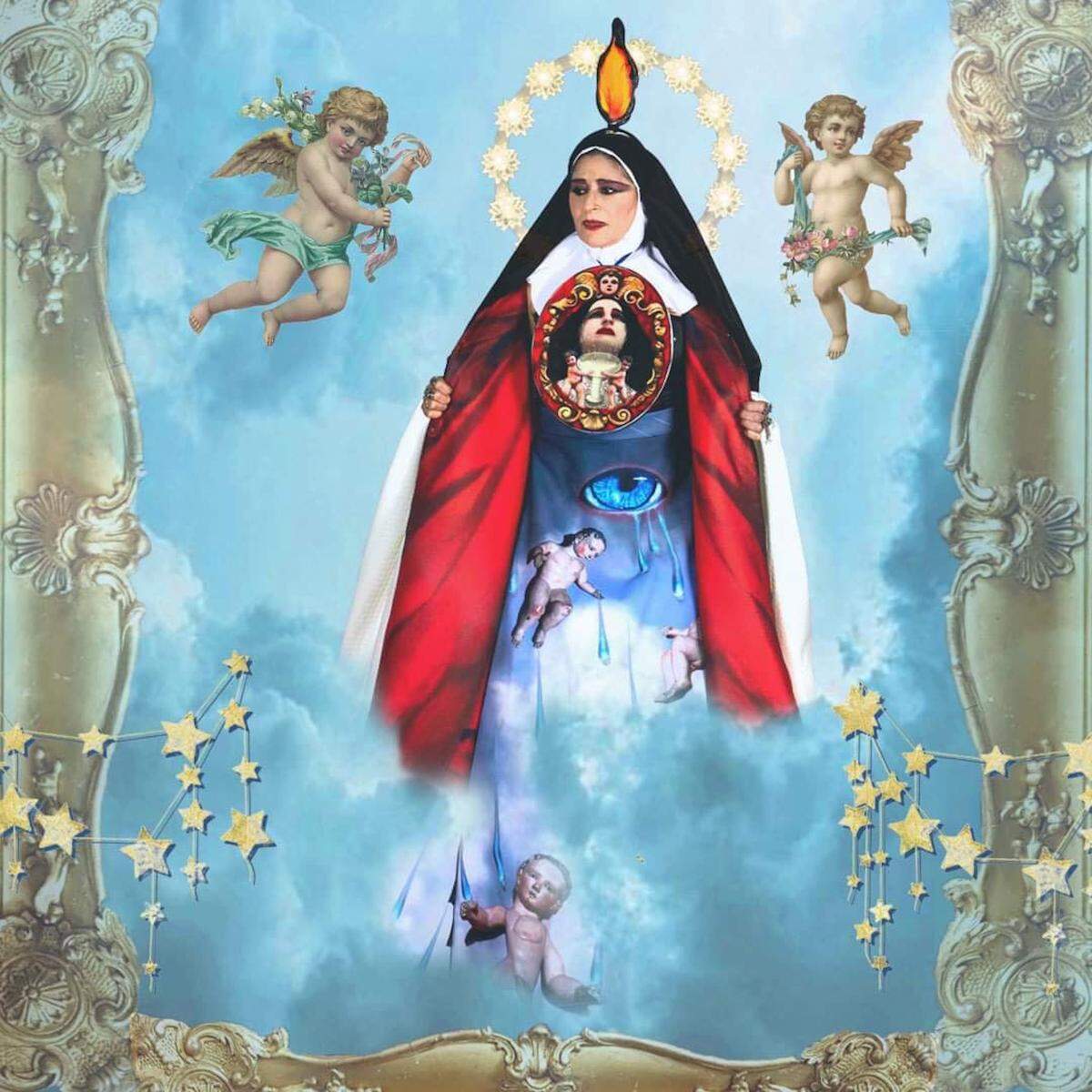 Astrid Hadad como Sor Juana. Los vestidos de la artista se conciben casi como cuadros, pinturas móviles que ella encarna y recrea en el escenario. En esta imagen, la artista exalta y juega con el barroco americano y el mito mariano.
